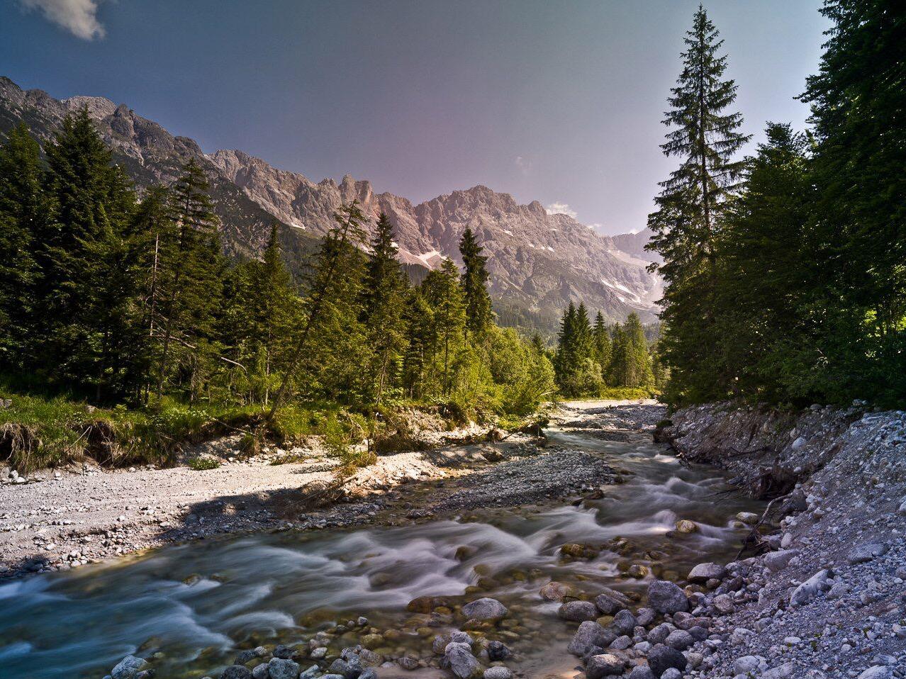 Ein kleiner Ort in einer vielseitigen Region – Weites Hochkönig-Panorama oder regionales Ortsmotiv